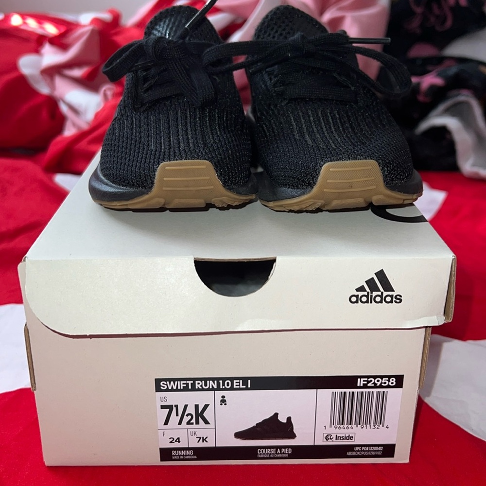 Unisex  swift run adidas